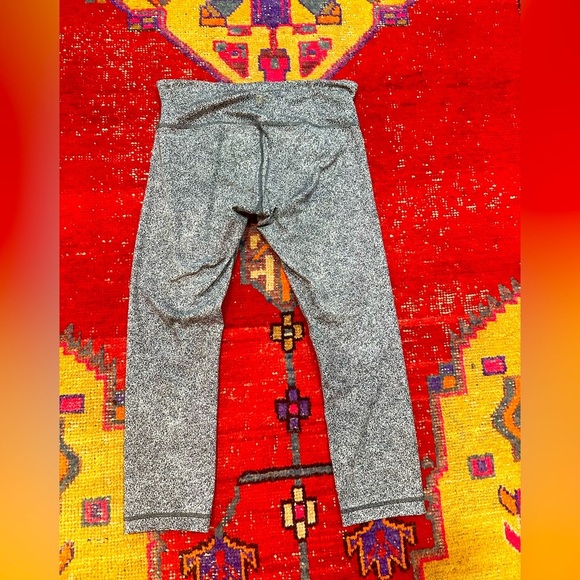 LULULEMON spandex stretch black/white leggings sz 6 - Picture 3 of 5